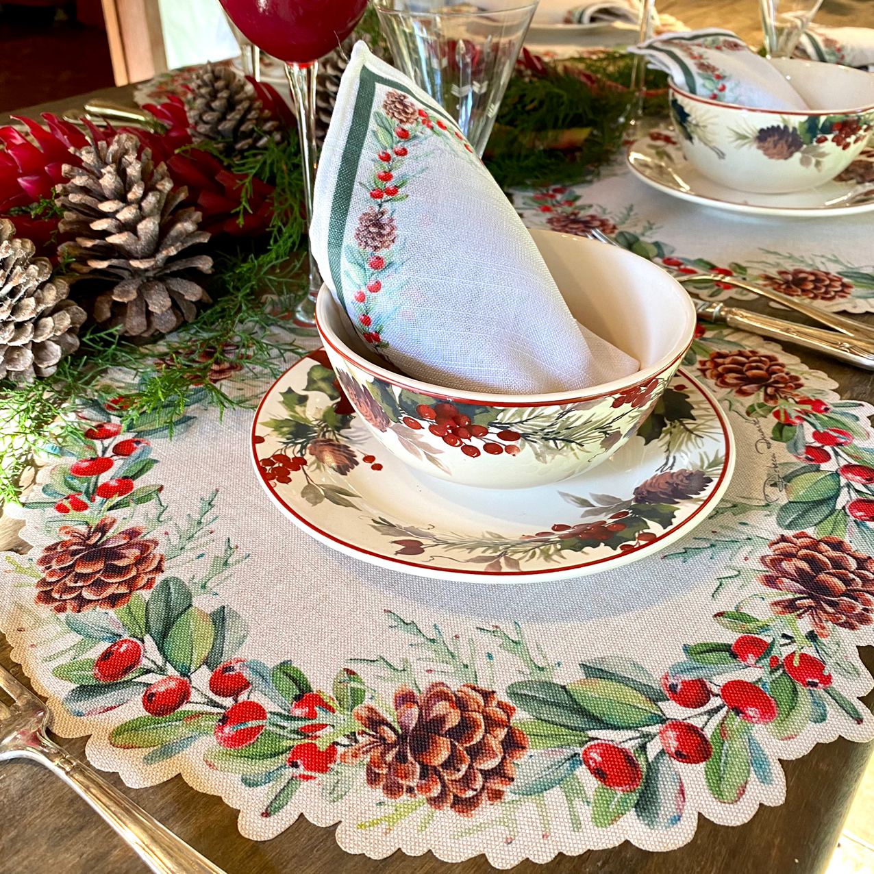 Toalha de Lavabo Pinho, Cereja e Guirlanda