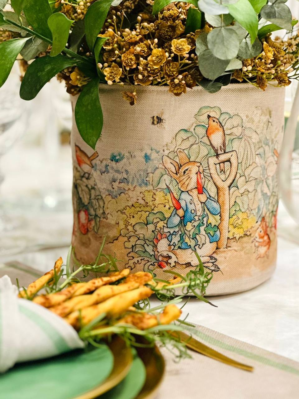 Cachepot Páscoa Peter Rabbit Abelhinhas - Rebeca Duarte Home