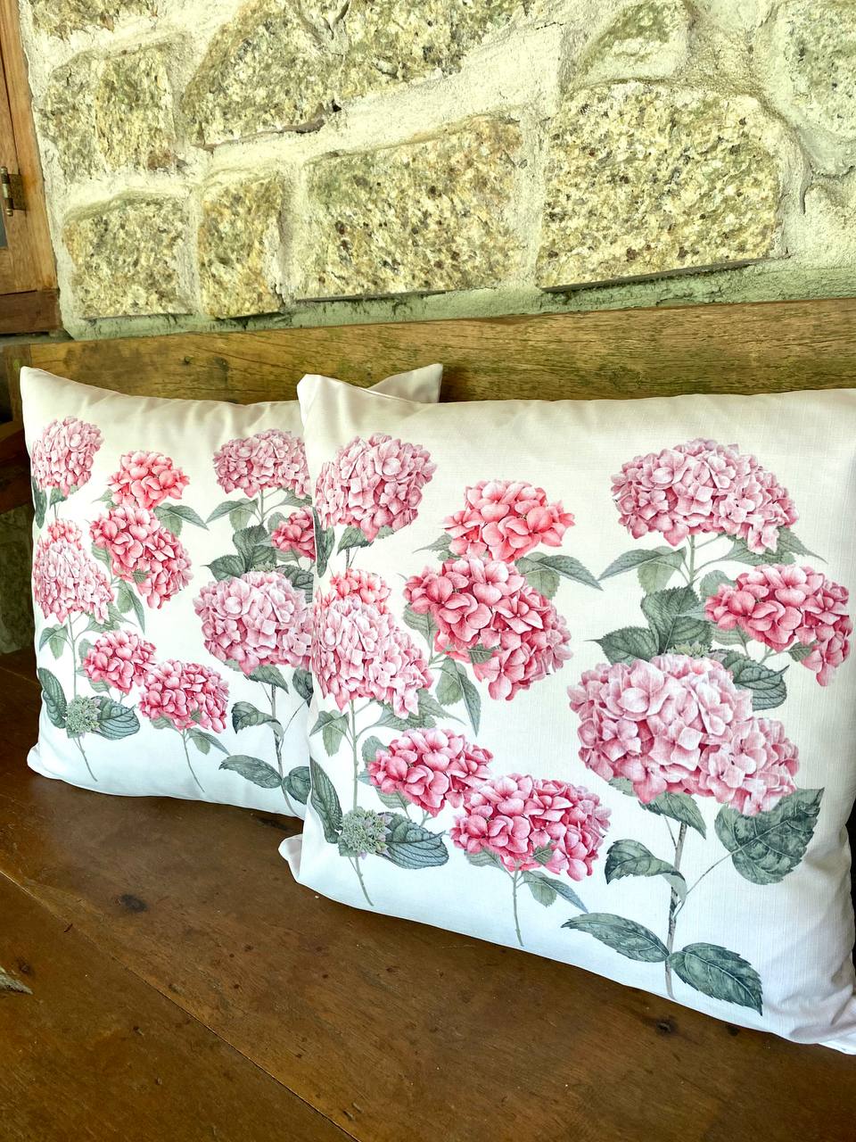 Capa de Almofada Hortensia Rosa - Rebeca Duarte Home