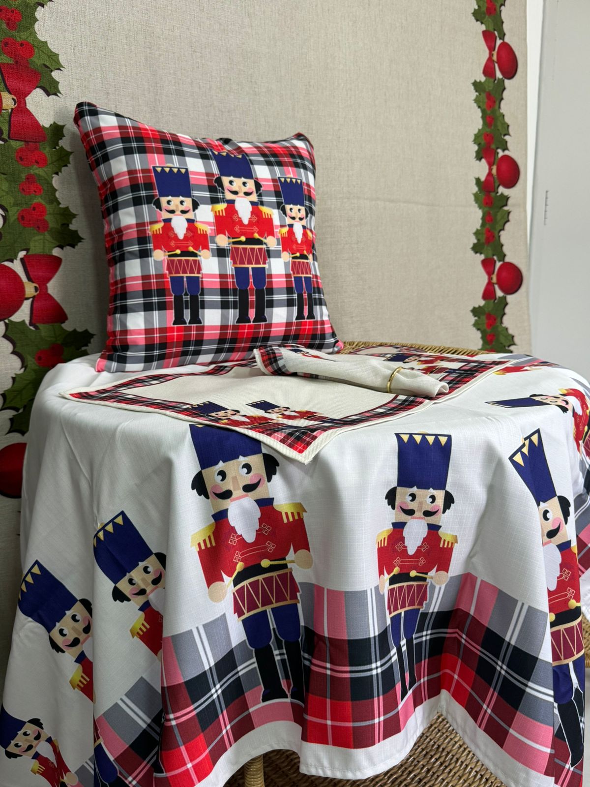 Toalha de Mesa Soldadinho Xadrez - Rebeca Duarte Home